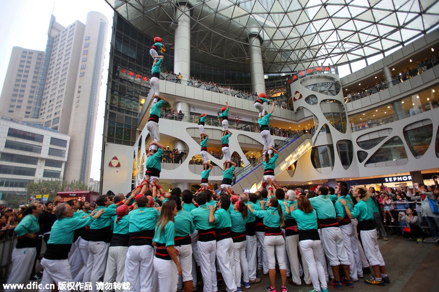 Spanish-made human tower wows Shanghai audience