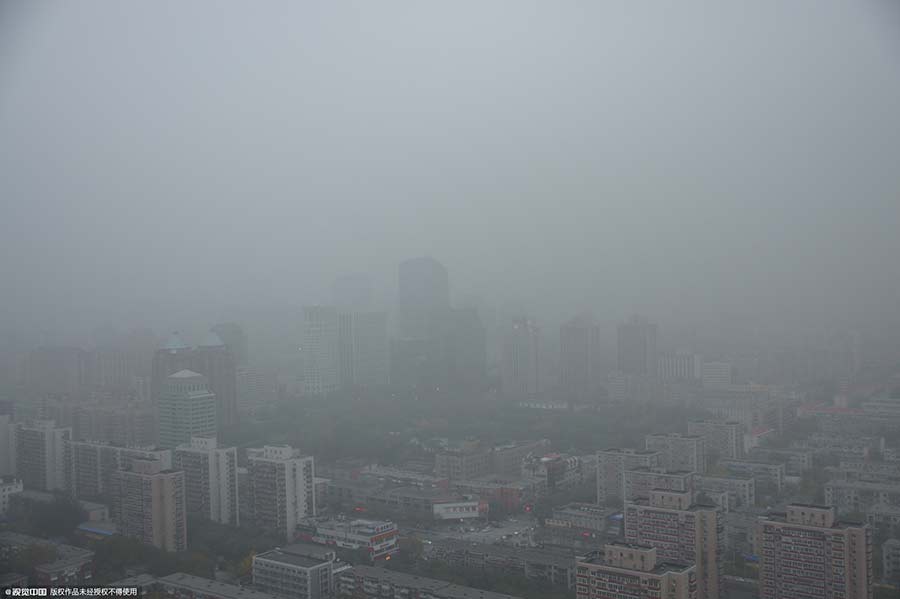 Heavy smog hits Beijing