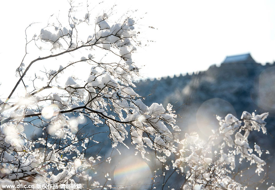 Snow-clad scenery in the Great Wall