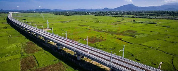 Amazing scenery along world's first around-the-island high-speed rail