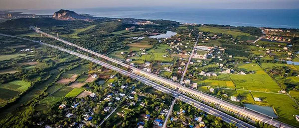 Amazing scenery along world's first around-the-island high-speed rail