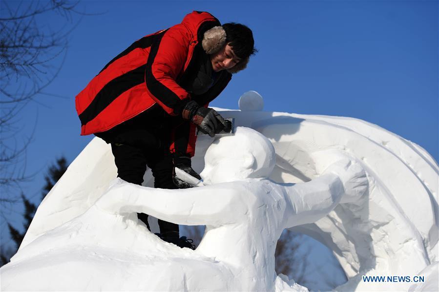 Snow sculpture contest kicks off in Harbin