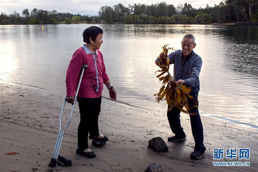 Cancer-survivor marks golden wedding anniversary with daring Australia trip