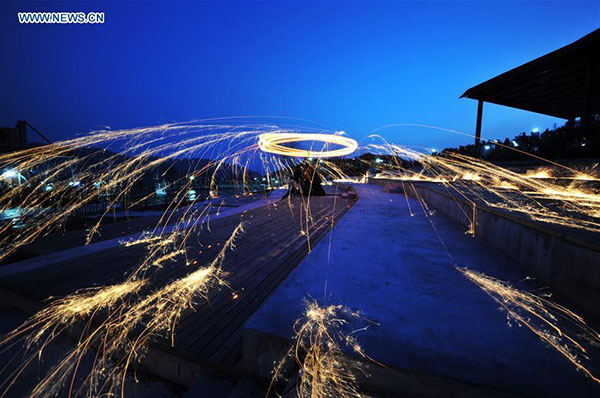 Celebration held to greet coming Lantern Festival around China