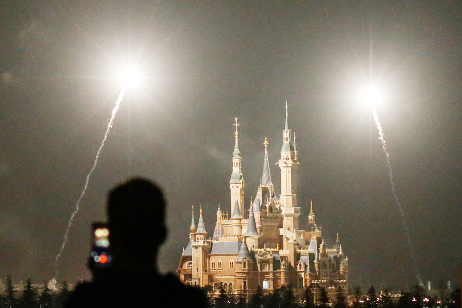 First fireworks light up Shanghai Disneyland