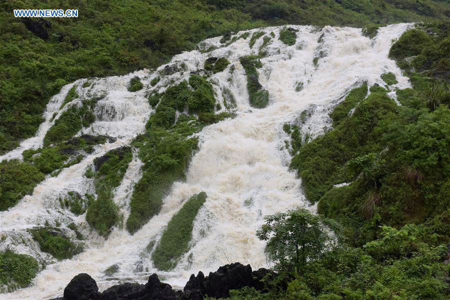 Torrential rainfall triggers flash flood in China's Guangxi