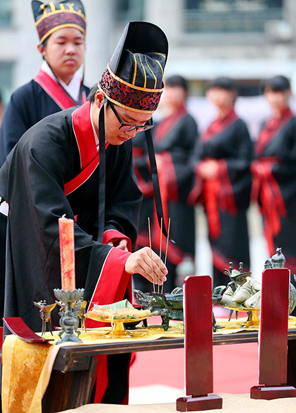 Dragon Boat Festival flourishes