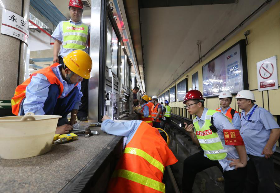 Beijing begins installing platform barriers on subway Line 1