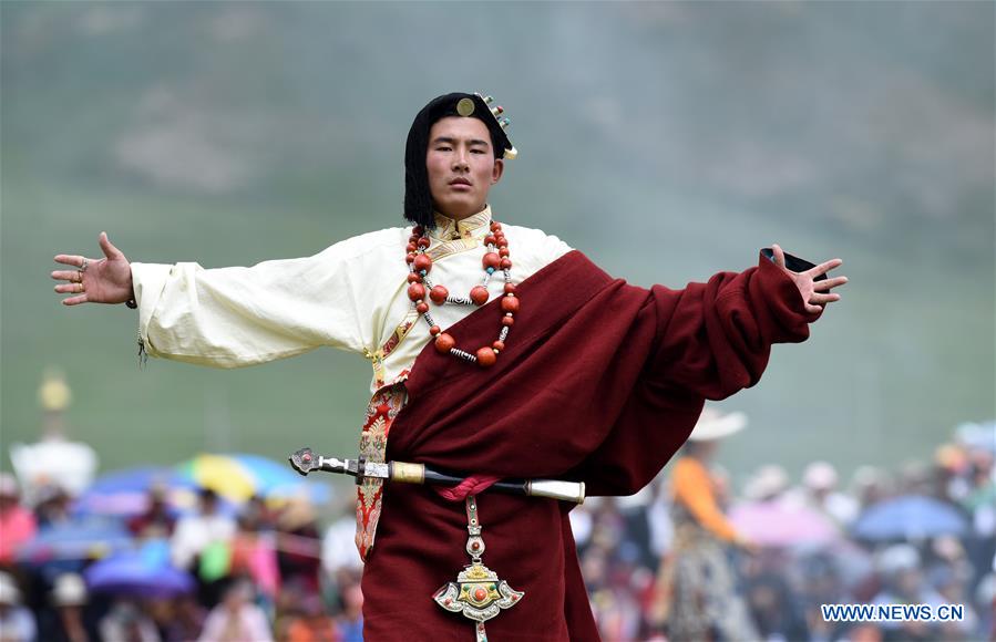 Traditional Tibetan costumes presented in fashion show