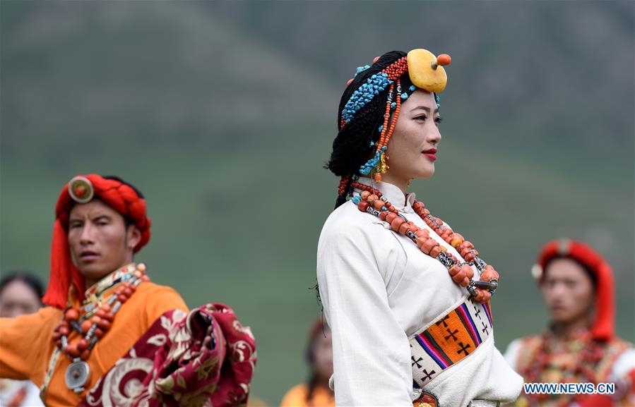 Traditional Tibetan costumes presented in fashion show