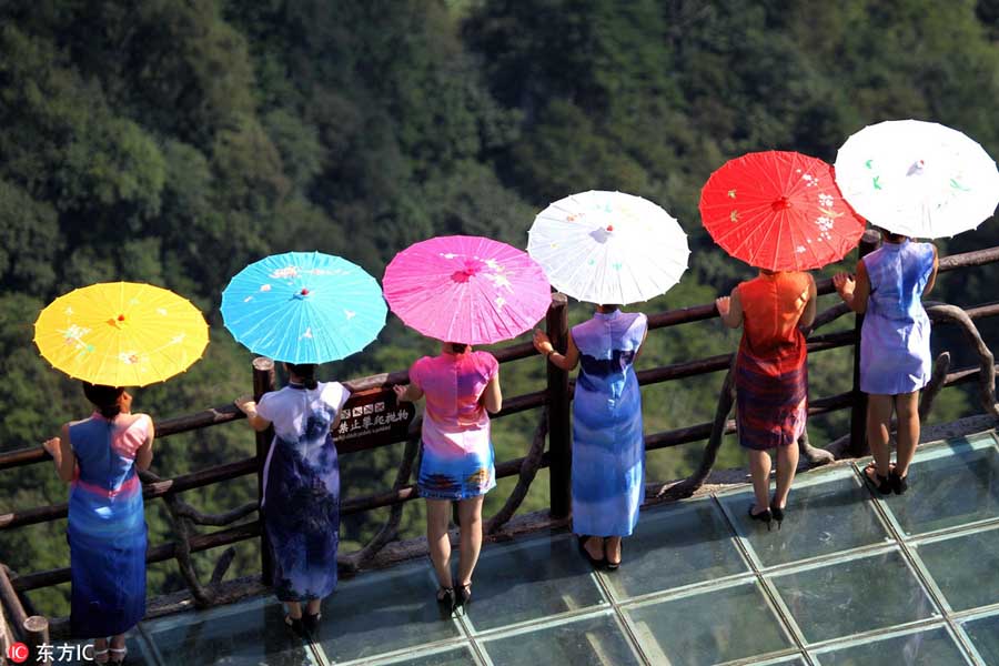 Models catwalk in <EM>qipao</EM> on famous mountain in Henan