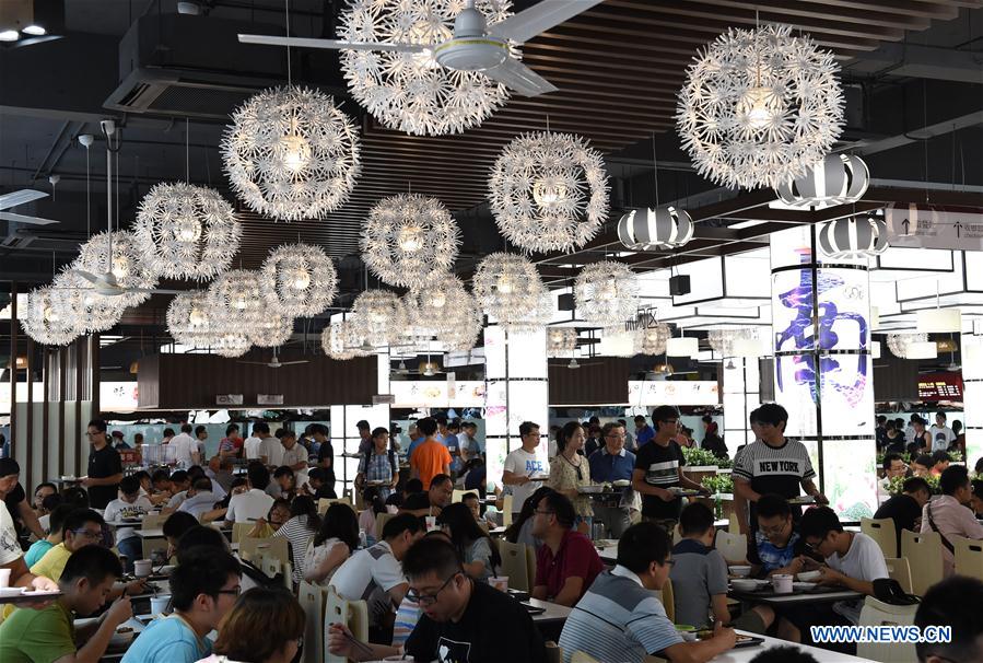 Theme dining halls open in E China's university