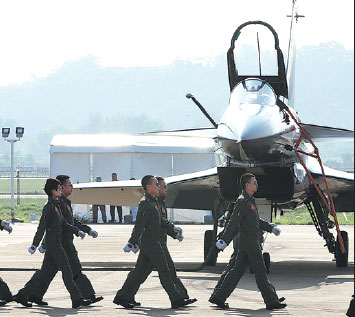 Latest military tech on display at air show