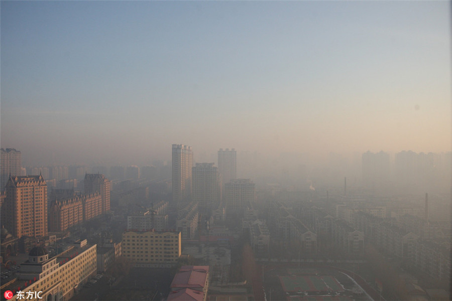 Diverse levels of fog and smog seen across China