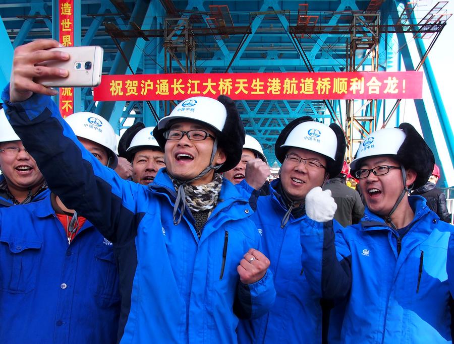 E China's Tianshenggang Channel Bridge nears completion