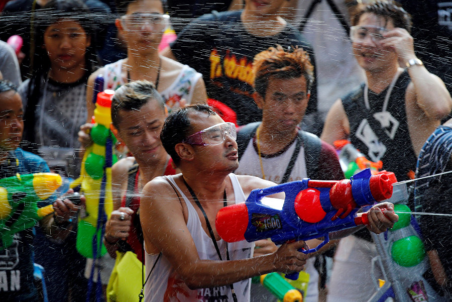 Water-sprinkling festival marked in SW China