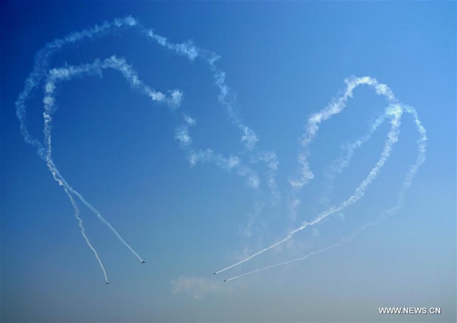 Five-day air show kicks off in Central China's Henan