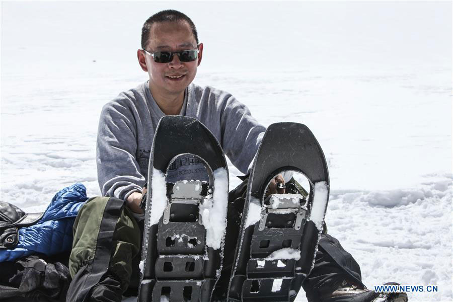 Scientists check health of glacier in Tianshan Mountains