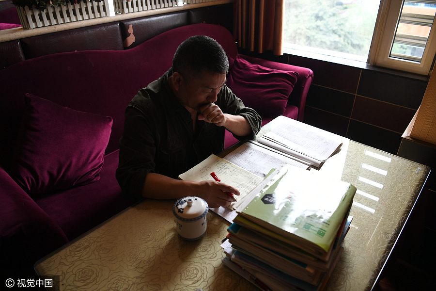 50-year-old attempts <EM>Gaokao </EM>for 21st time