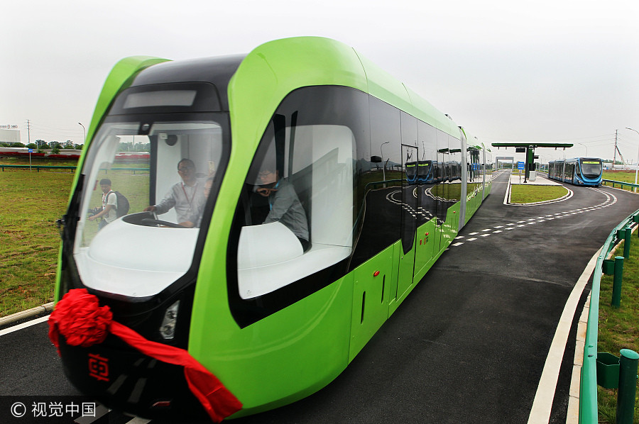 World's first railless train unveiled in Hunan