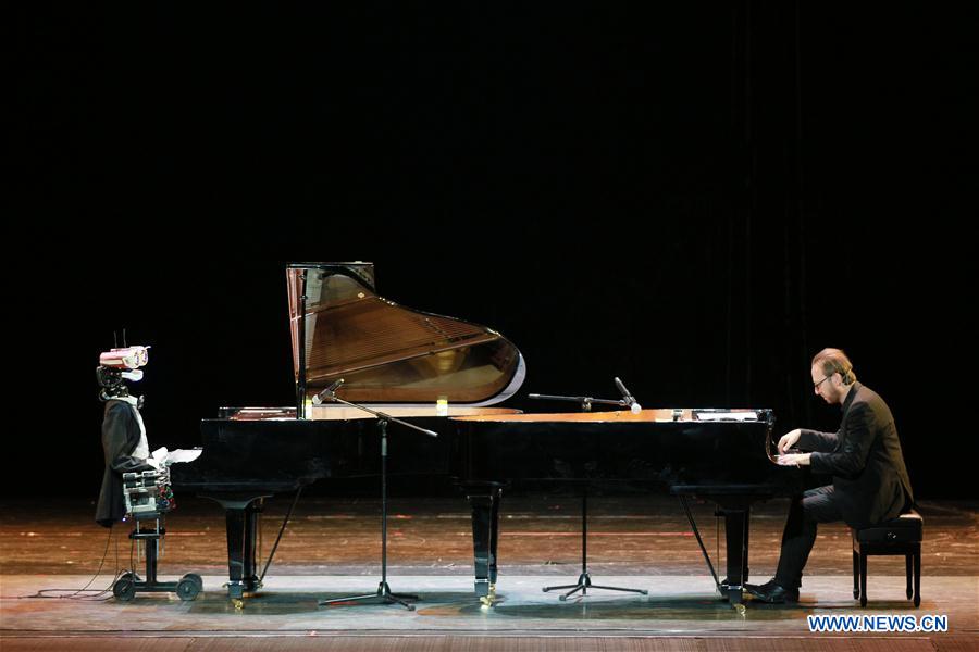 53-finger robot plays piano with Italian pianist in Tianjin