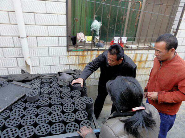 Man, 80, saluted the spirit of Lei Feng for 20 years