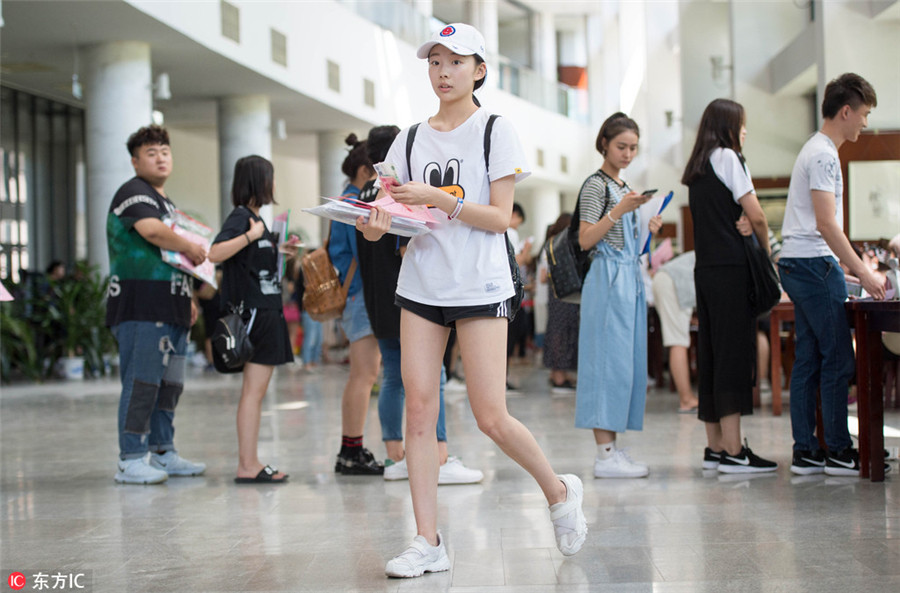 Freshmen start new life in college