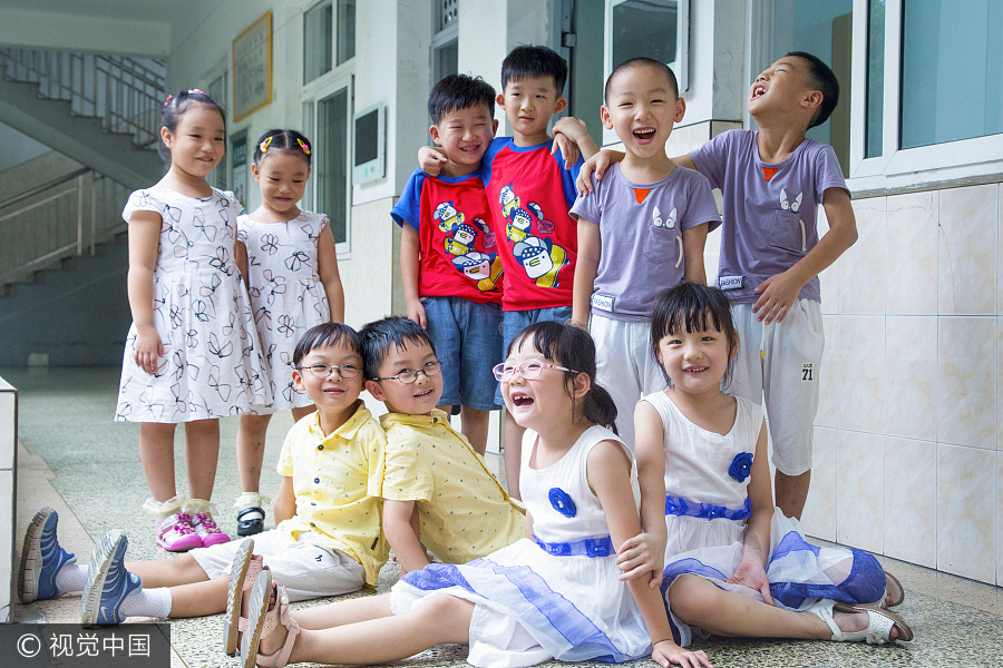 Eleven twins enroll at same primary school in Hangzhou