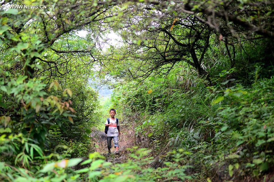 Mountains can't stop boy's dream of going to school