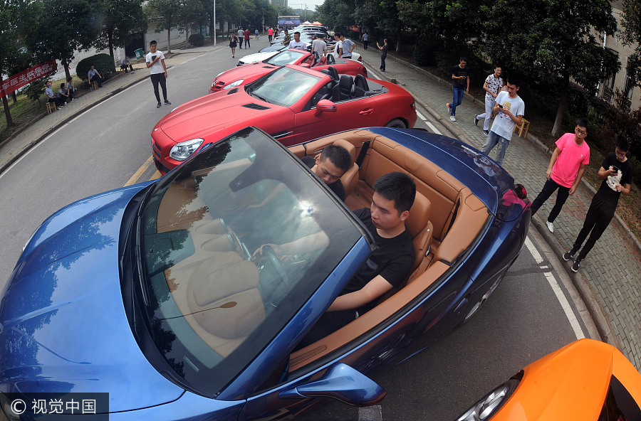 College in Hubei buys luxury cars for class