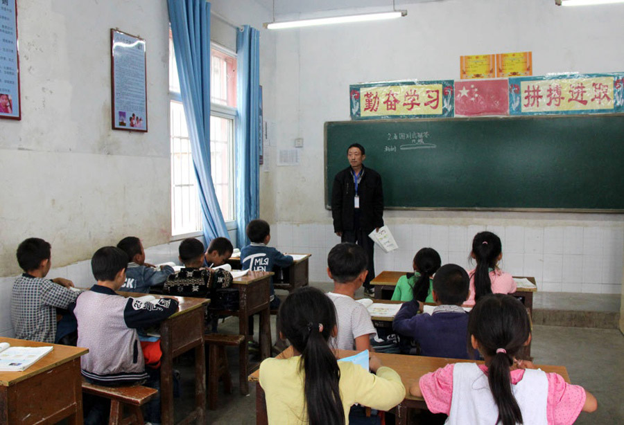 Guizhou teacher serves as shining example