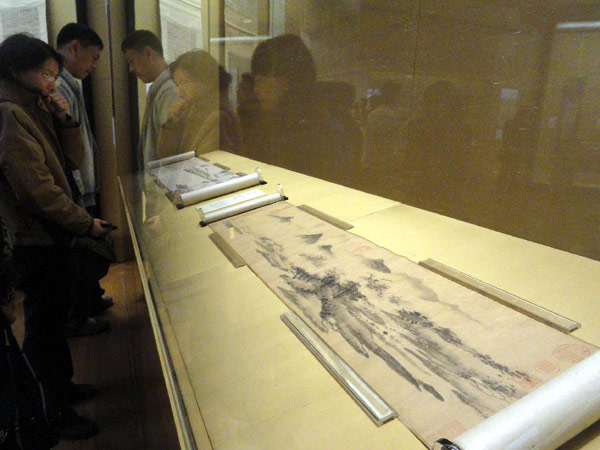 Ancient calligraphy and painting works exhibited