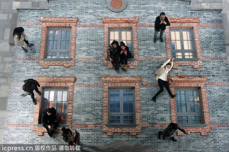 Optical illusion art show in Shanghai