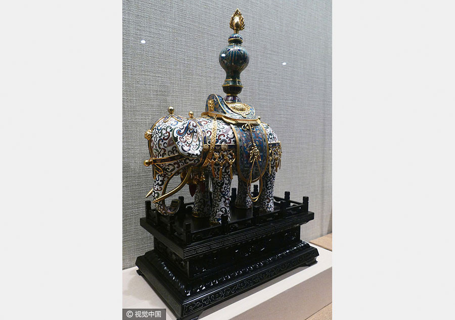 Exhibition of exquisite cloisonne enamel held in Beijing