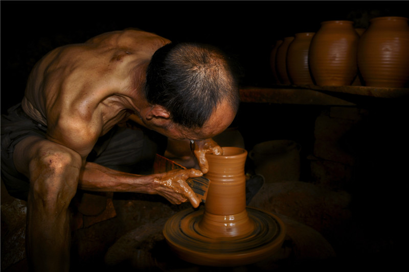 Ceramics declining in Central China's county