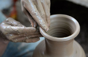 Ceramics declining in Central China's county