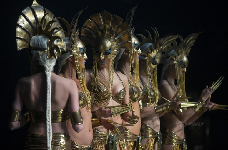 German dance resembles Chinese <EM>Thousand-Hand Guanyin</EM>