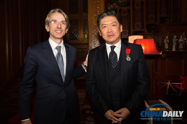 France awards Yu Long the Legion of Honor