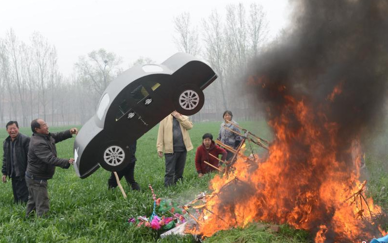 Paper sacrifices grow in variety during Qingming Festival