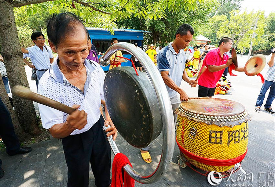 Lion dance on knifepoint in Guangxi