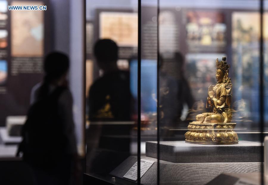 Cultural relics exhibition opens to public in Beijing