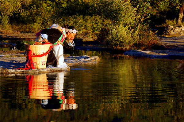 Preserving Dongba papermaking with a family in Shangri-La