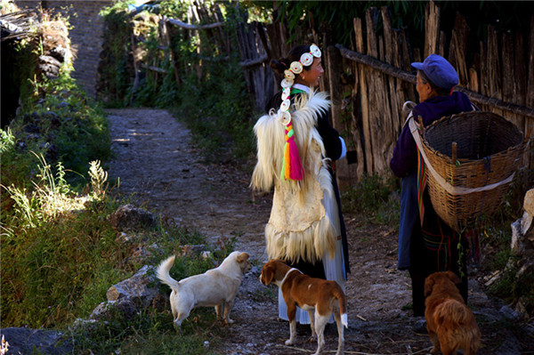 Preserving Dongba papermaking with a family in Shangri-La