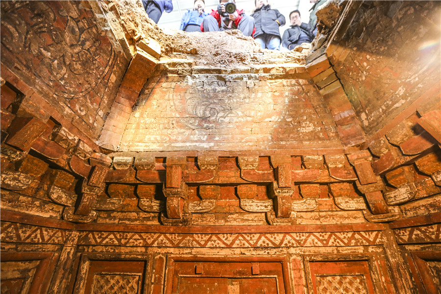 Song Dynasty fresco tomb excavated in Luoyang