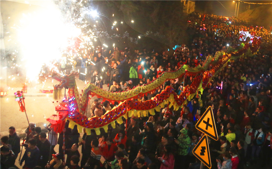 Fire Lantern Festival celebrated in Hunan