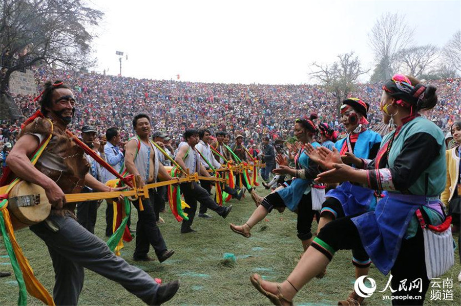 Yi people hold memorial ceremony for the god of fire