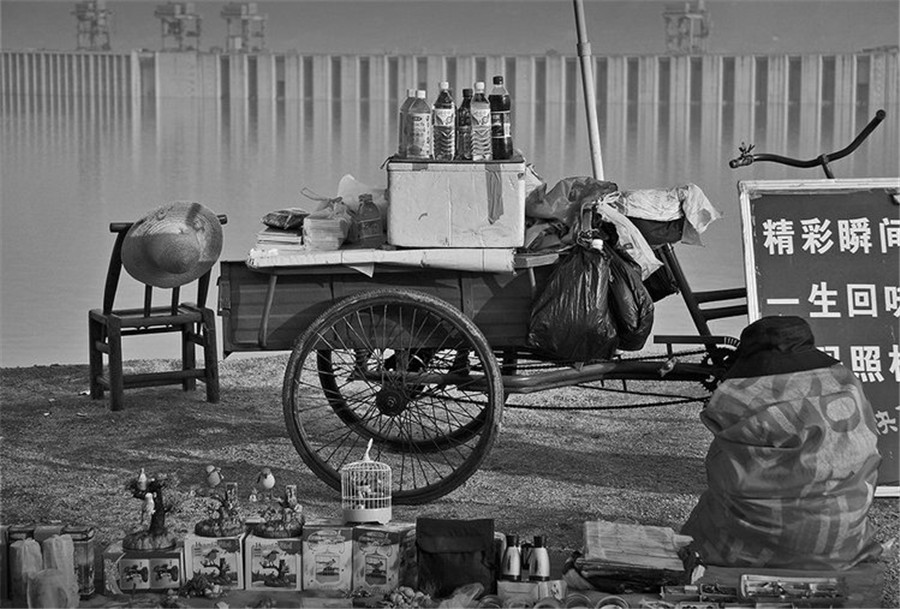 Photographer captures life along the Yangtze River in post-Three Gorges era