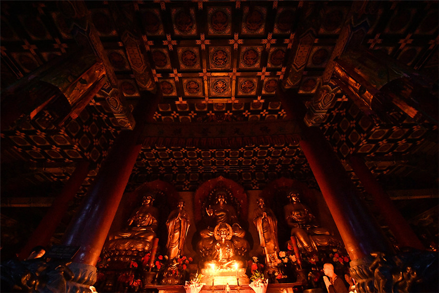 Stunning photos reveal Shaolin Temple at night