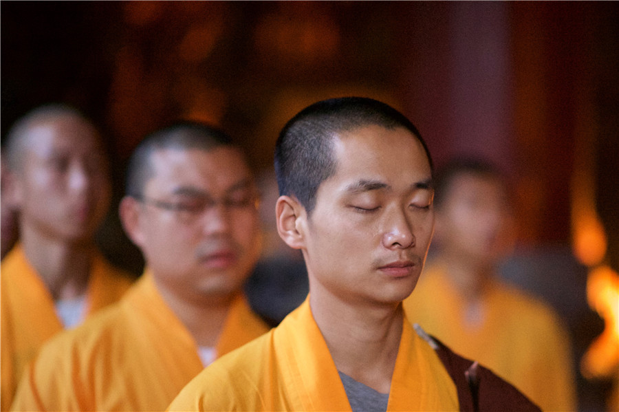 Stunning photos reveal Shaolin Temple at night