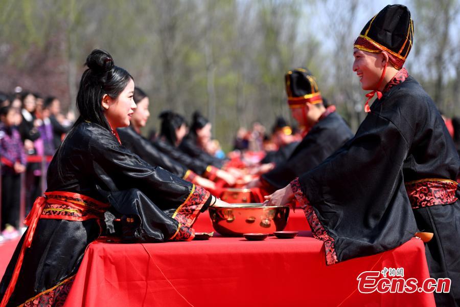 Han style group wedding held in Anhui